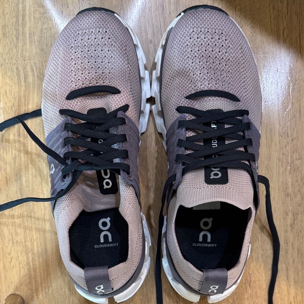 On Running Women’s Cloudswift Shoes - mauve and Black